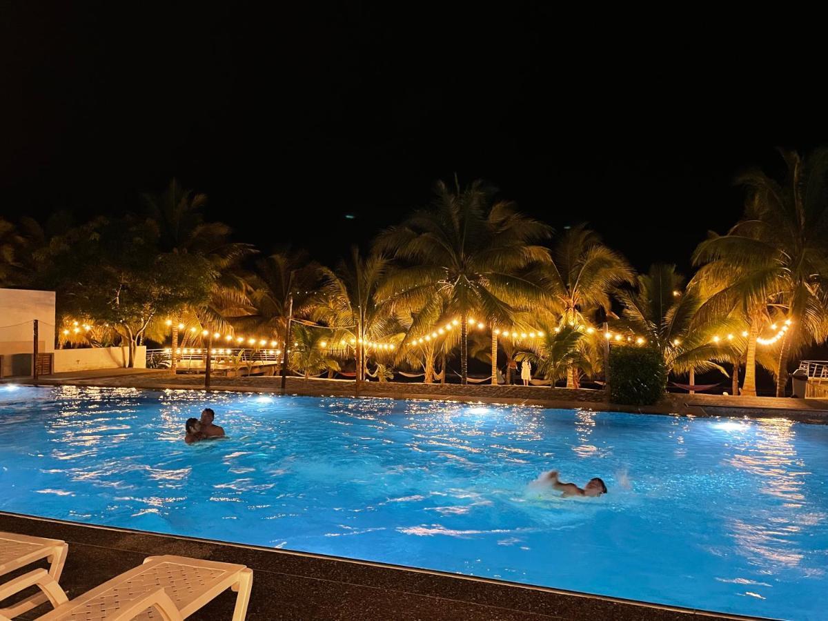 Resort Playa Azul Departamentos Frente Al Mar Tonsupa Buitenkant foto